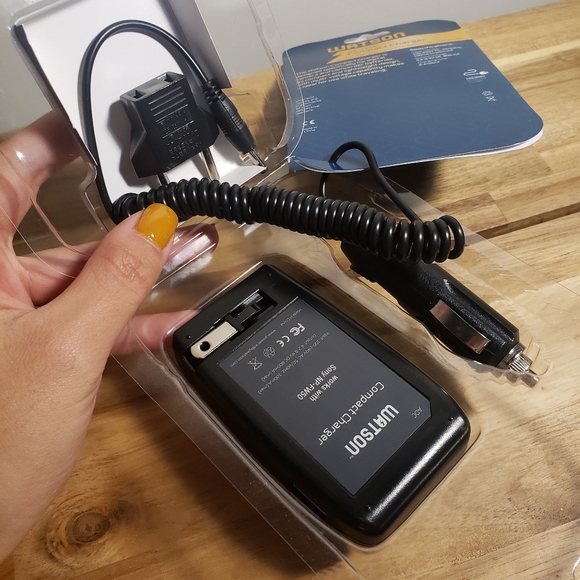 Watson Compact Charger for Sony Camera Battery - Picture 2 of 5